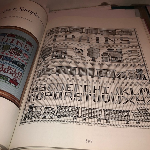 A Treasury of Needlecrafts- over 100 easy-to-make projects- hardcover - - Picture 7 of 10